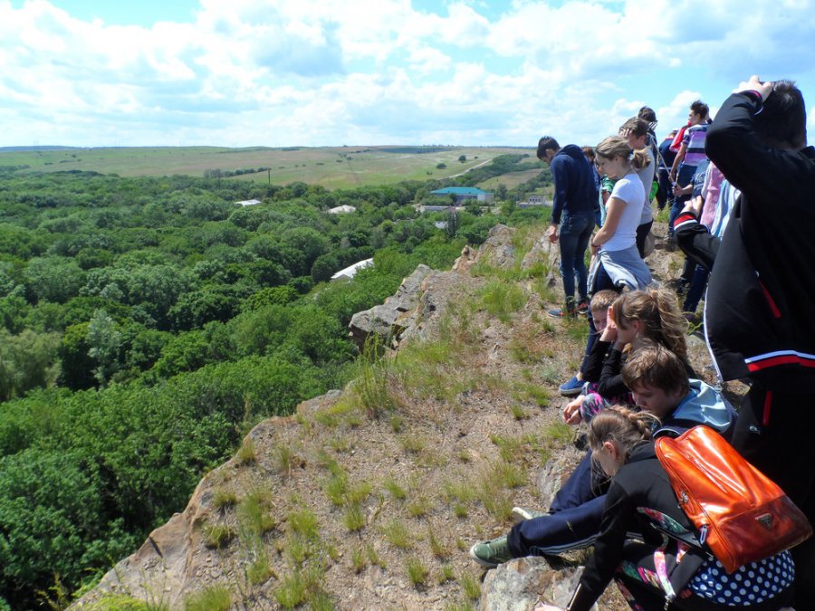 Королевские скалы луганская область лагерь фото