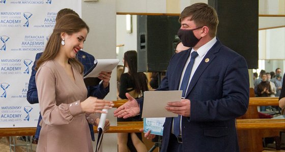 Награждение в мариуполе. ЛГАКИ виртуальная Академия. Смоляр в.в ЛГАКИ.